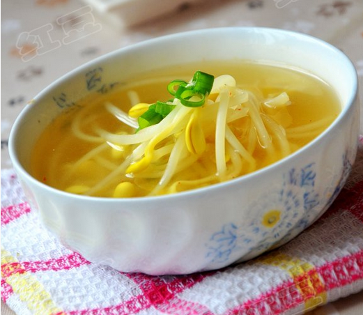 不妨试试这款爽口的韩式豆芽汤,作为立春养生滋补佳肴,即经济实惠又