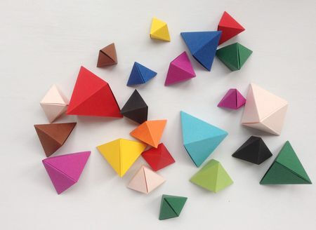折纸做好看的彩虹小金字塔