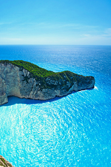 海水湛蓝清澈