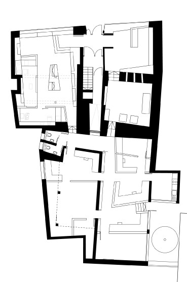 建筑师让顾客先到制造鞋的场所,让鞋店为顾客量鞋样,提供个性化服务.