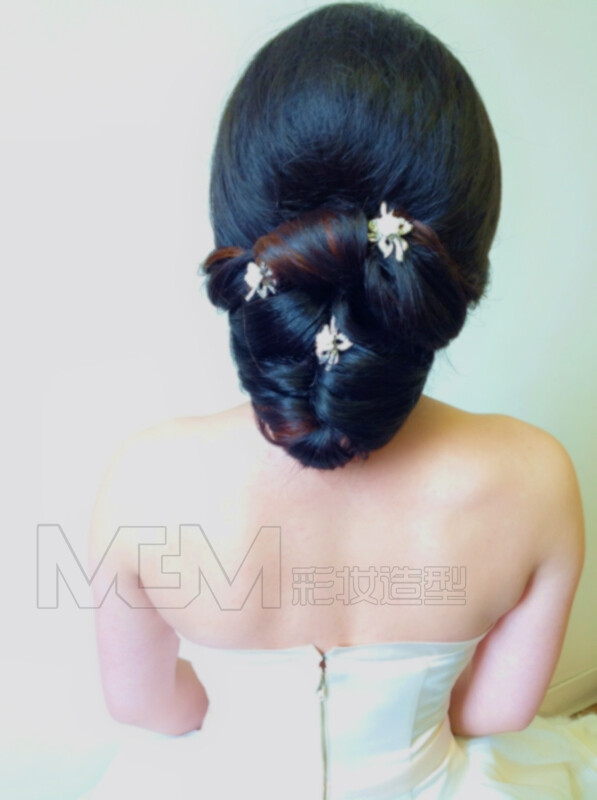 新娘造型:优雅韩式盘发