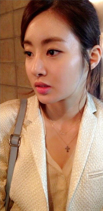 姜素拉(姜索拉 )1990年出生,韩国新生代女演员.