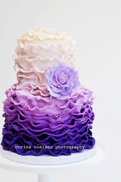 完美的紫色婚礼蛋糕
