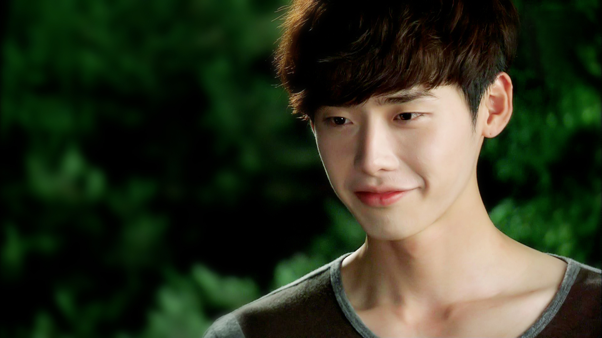 李钟硕(lee jong suk 1989年9月14日),韩国影视男演员.