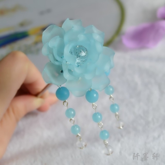 水晶花山茶花流苏步摇发簪~http://item.taobao.com/item.htm?