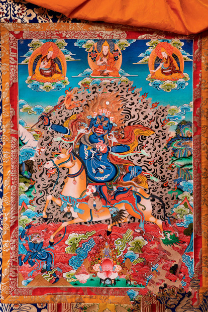 藏族瑰宝唐卡 黄金宝石制成颜料: 此幅吾屯上寺曲丹绘制的《班达拉姆