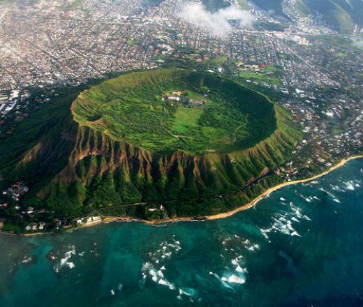 夏威夷火山国家公园位于美国 夏威夷州的夏威夷岛上,这里有茂密的热带