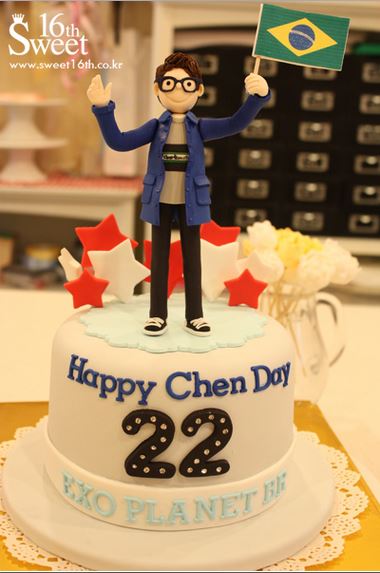 exo成员chen(金钟大)22岁生日蛋糕~~为什么倩倩会拿着巴西国旗?