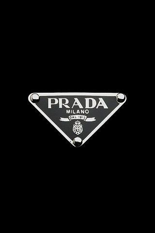 1913年,prada在意大利米兰的市中心创办了首家精品店,创始人mario