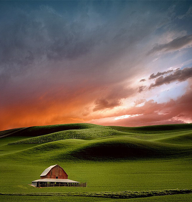 山丘此起彼伏、绵延不绝;草原一望无际、空…