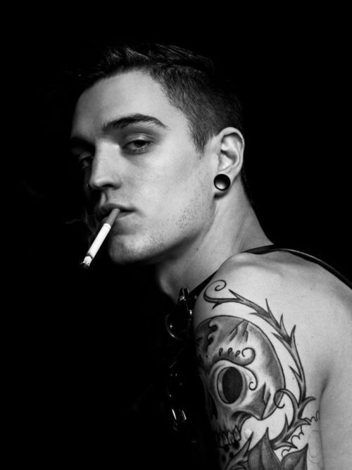 英国男模josh beech(乔西·比驰),身高185cm,1986年出生于英国伦敦.