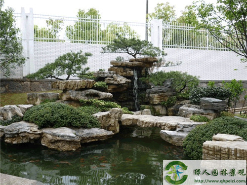 庭院假山是指把自然山水搬进庭院的假山水景建筑.