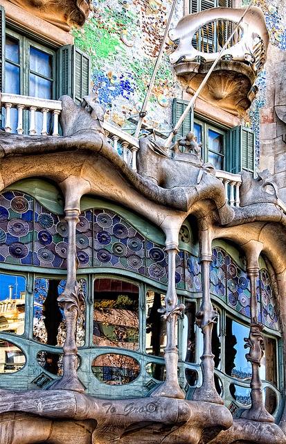 巴特略之家(casa batlló)系高廸嘅代表作之一.