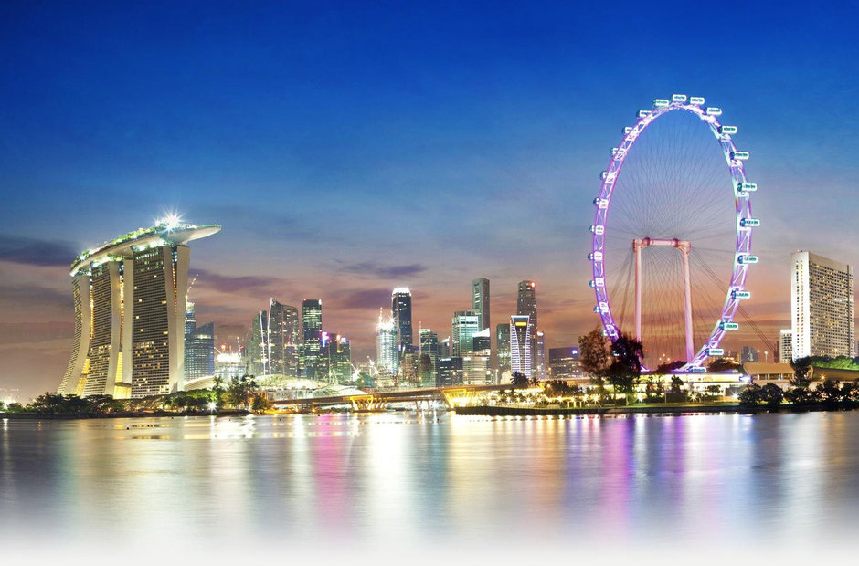 飞行者摩天轮(singapore flyer) 又名摩天观景轮是一个位于新加坡的