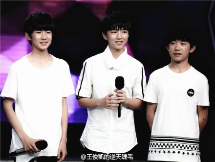 王源tfboys tf家族 正太街拍帅哥壁纸