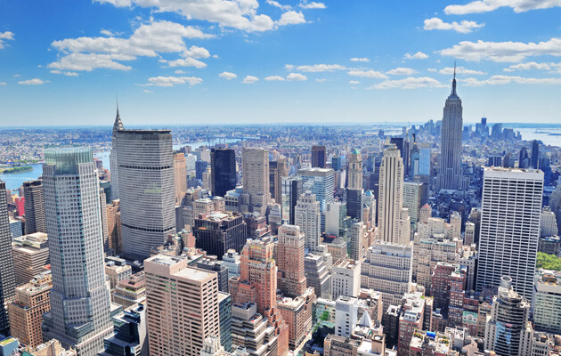 纽约最著名的景点莫过于帝国大厦,它可以说…