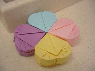 折纸心形盒子的折纸大全图解教程手把手教你制作折纸心形盒子.