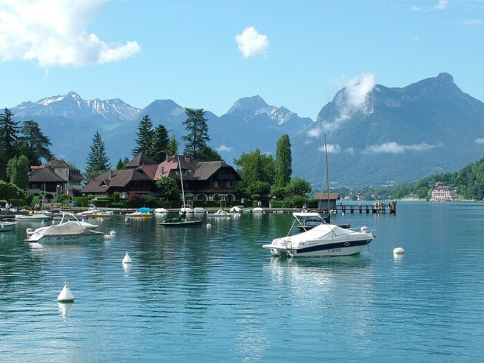 安纳西湖,法国lake annecy 安纳西湖几乎满足了游客对湖泊度假村所有