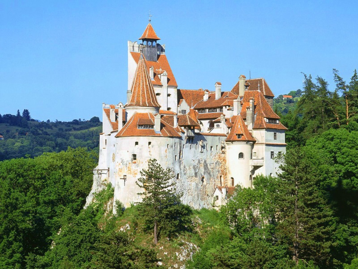罗马尼亚德古拉城堡 恐怖传说的发源地,中世纪德古拉伯爵(吸血鬼伯爵)