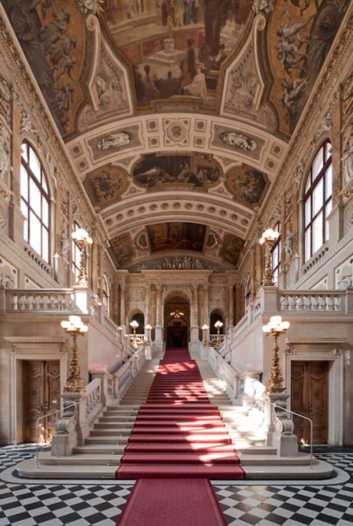 位于奥地利首都维也纳的宫殿建筑。霍夫堡宫…