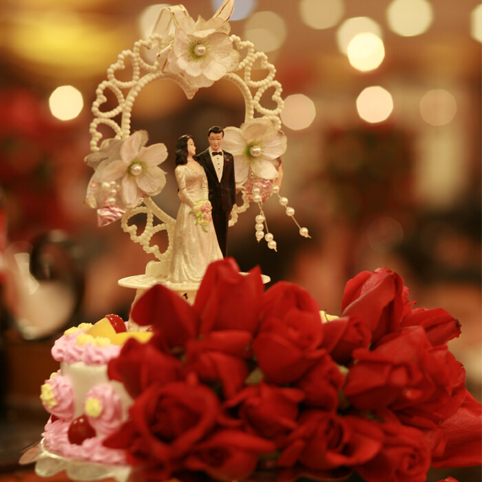 浪漫唯美 美食 美味 奶油 巧克力 蜡烛 多层蛋糕 奶油花卉 图片大全
