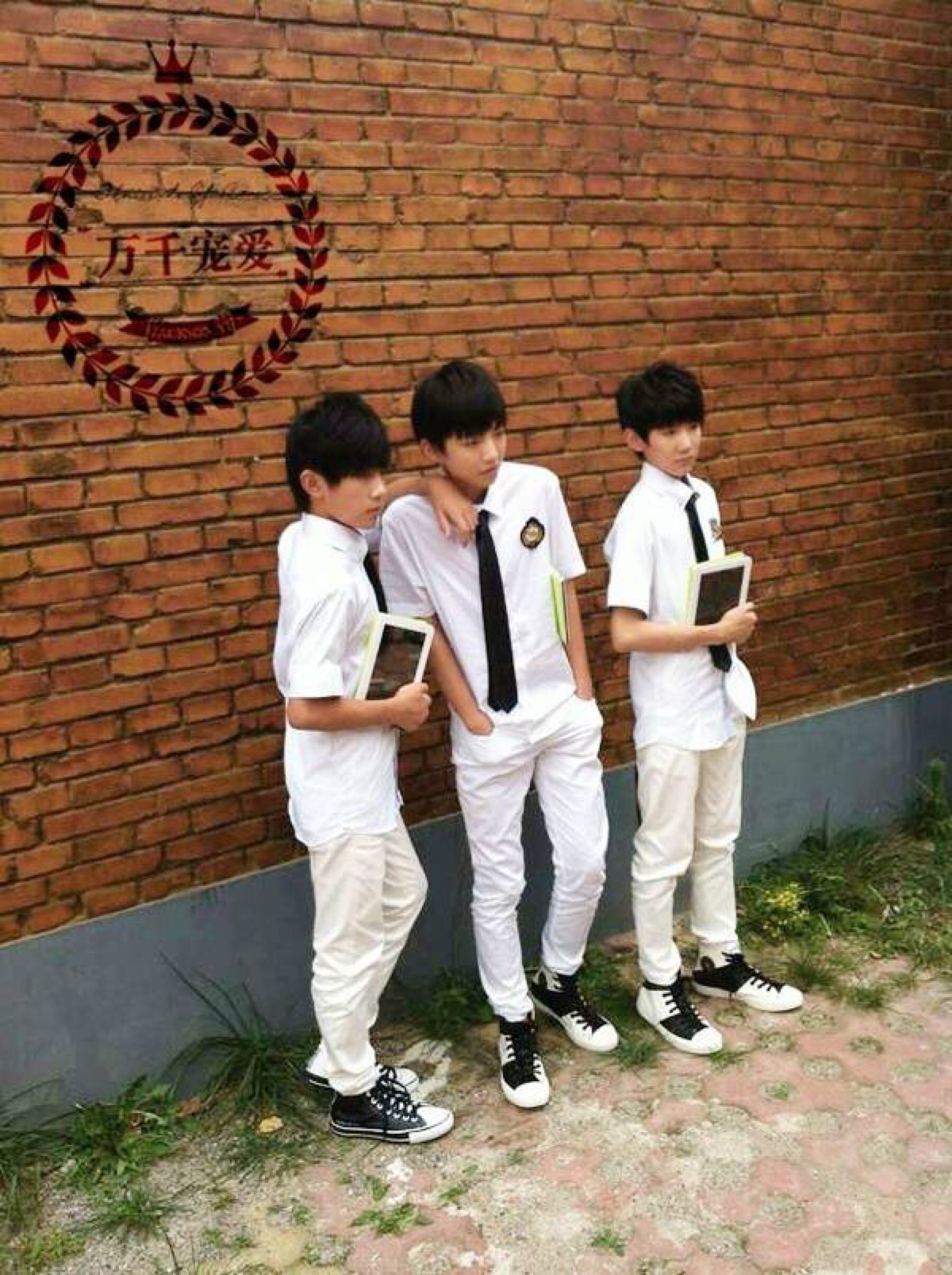 王俊凯 #tfboys王俊凯 步步高家教机海报拍摄外景,持续更新