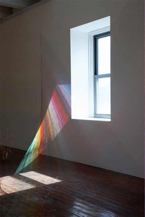 爱尔兰装置艺术家mark garry的作品细线彩虹,会在灯光或自然光线的