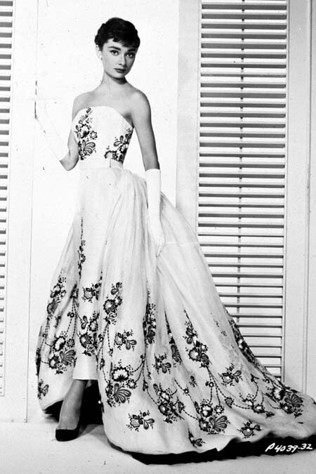 1954年的《萨布丽娜》中纪梵希为赫本设计的