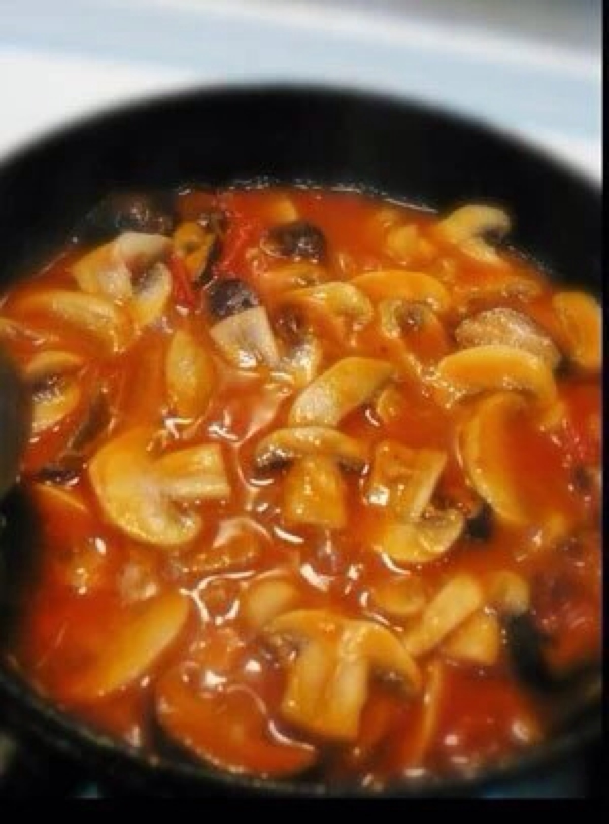 茄汁蘑菇 原料:蘑菇,番茄酱,白醋,糖,酱油,薄芡汁,鸡精 做法 1,锅中