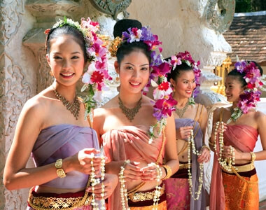 泰国传统服饰 了解更多东盟网www.asean168.com