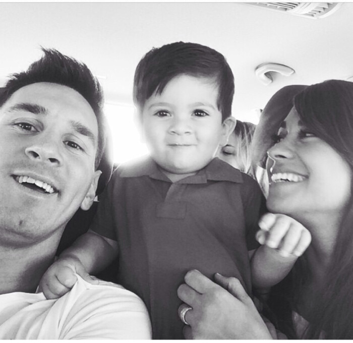 Messi阿根廷小队长梅西全家福Instagram:tr…-堆