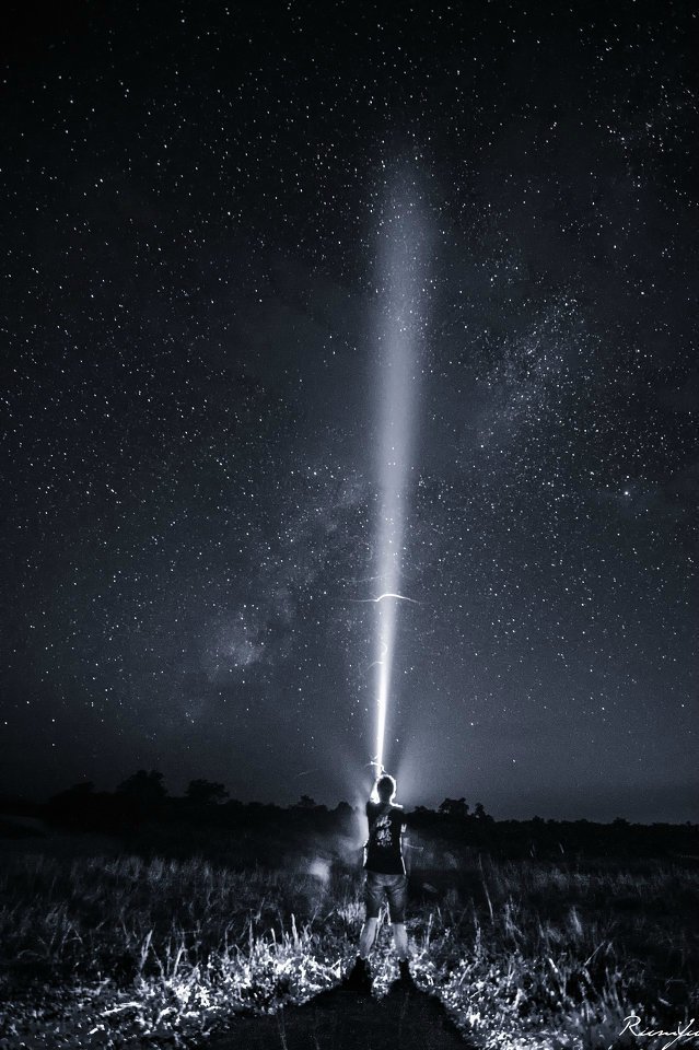 就算只有一束光,也要照亮整个天际 励志 摄影 光影 星空