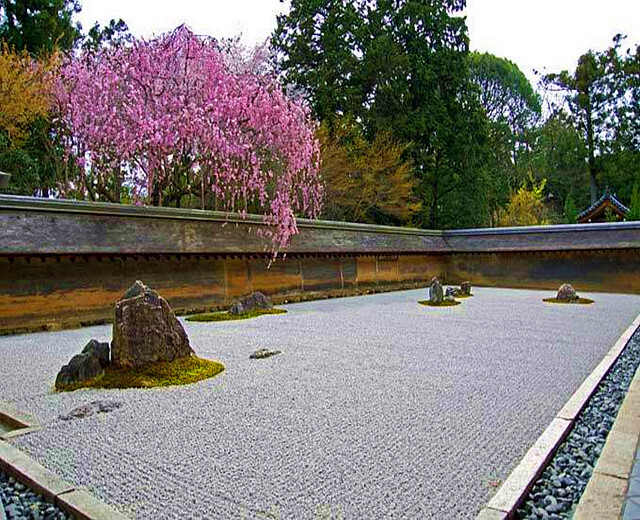 龙安寺(りょうあんじ)是位于日本京都府京都市右京区的临济宗妙心寺派