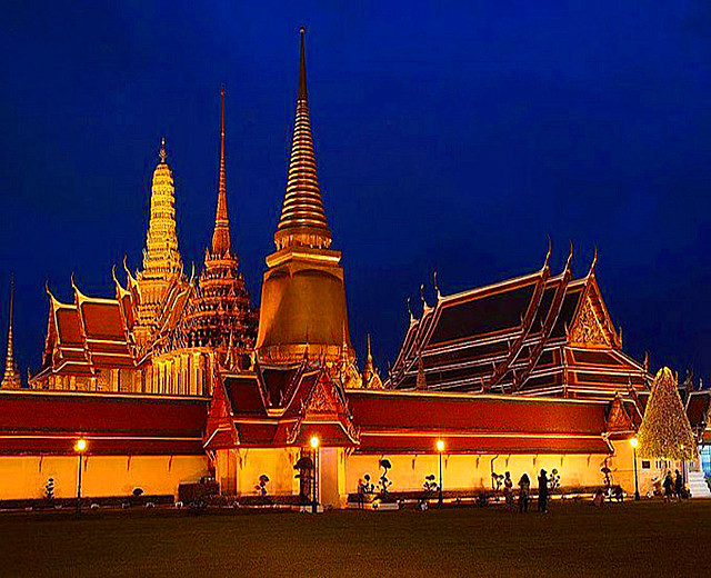 它位于湄南河东岸,始建于拉玛一世时期的1782年,曾一直是暹罗王国的