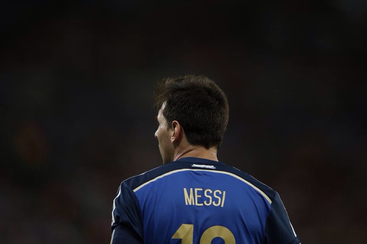 messi),1987年6月24日出生于圣菲省罗萨里奥市,阿根廷足球运动员