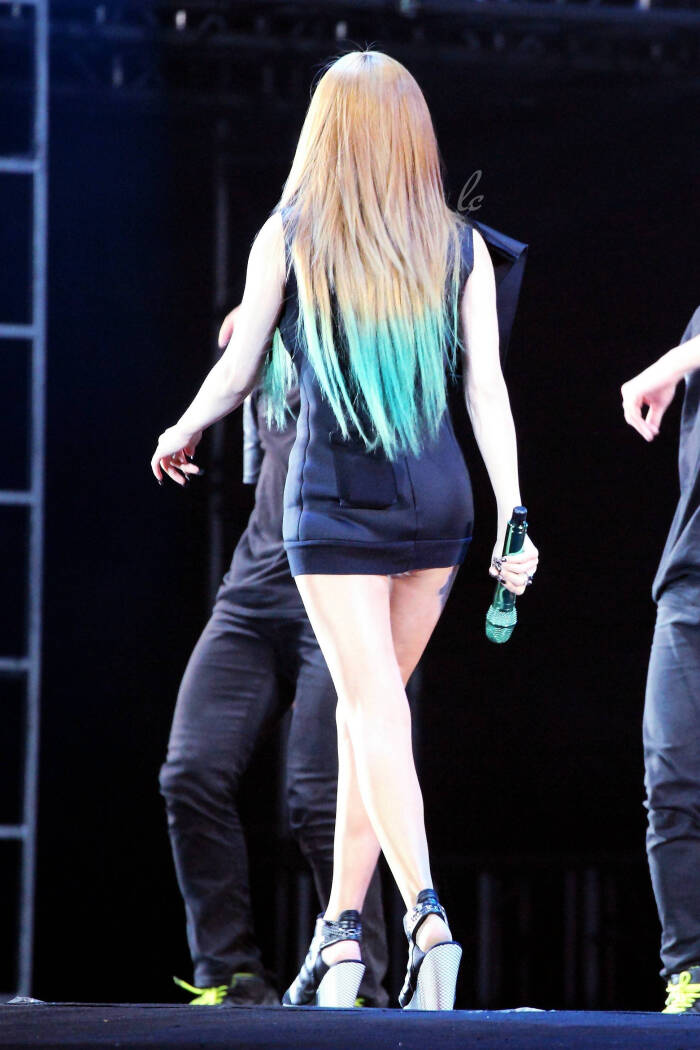 朴春2ne1 park bom