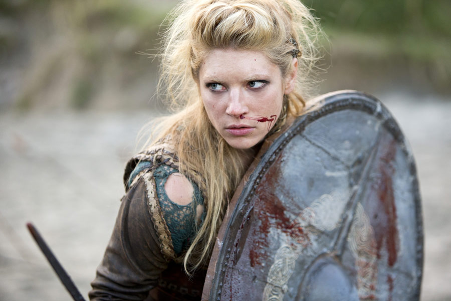 维京传奇中强悍的盾女lagertha,演员同样强悍,在7岁时她开始了格斗