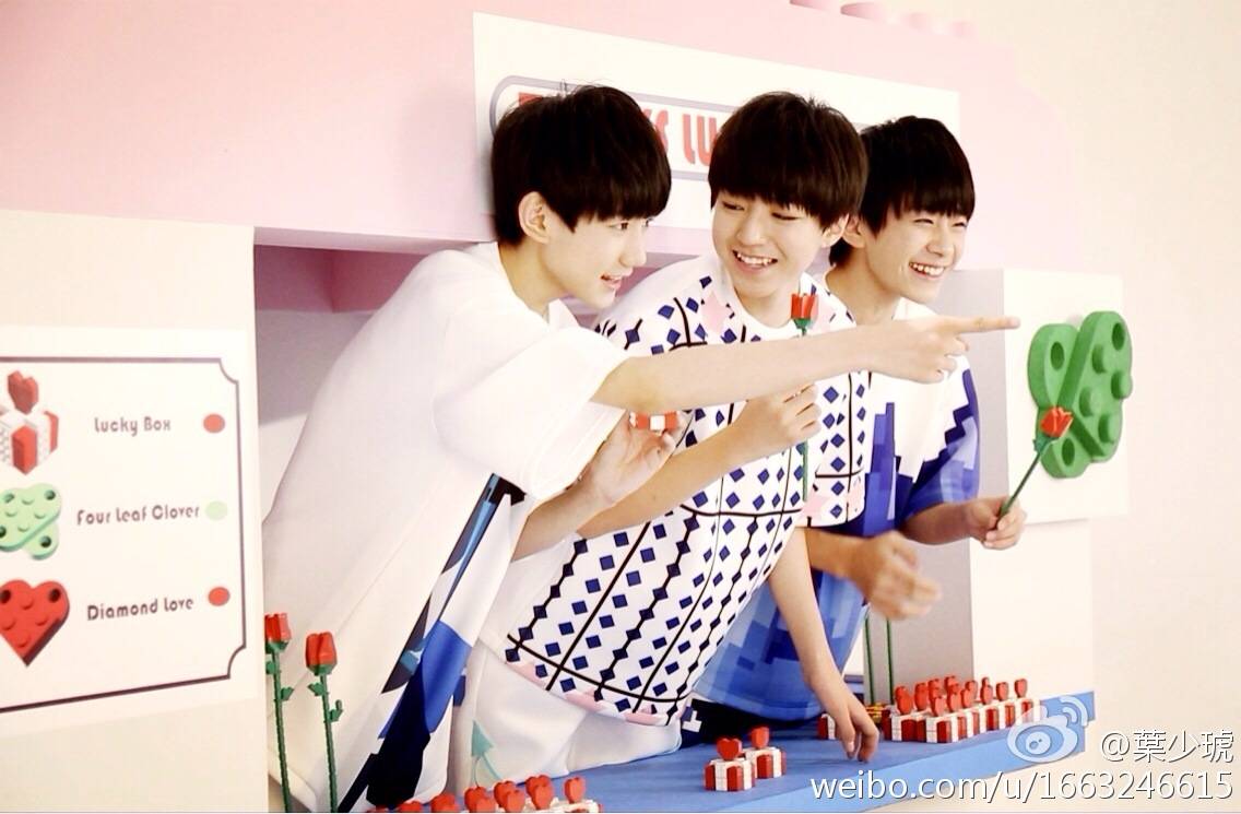 tfboys#幸运符号拍摄花絮图crlogo