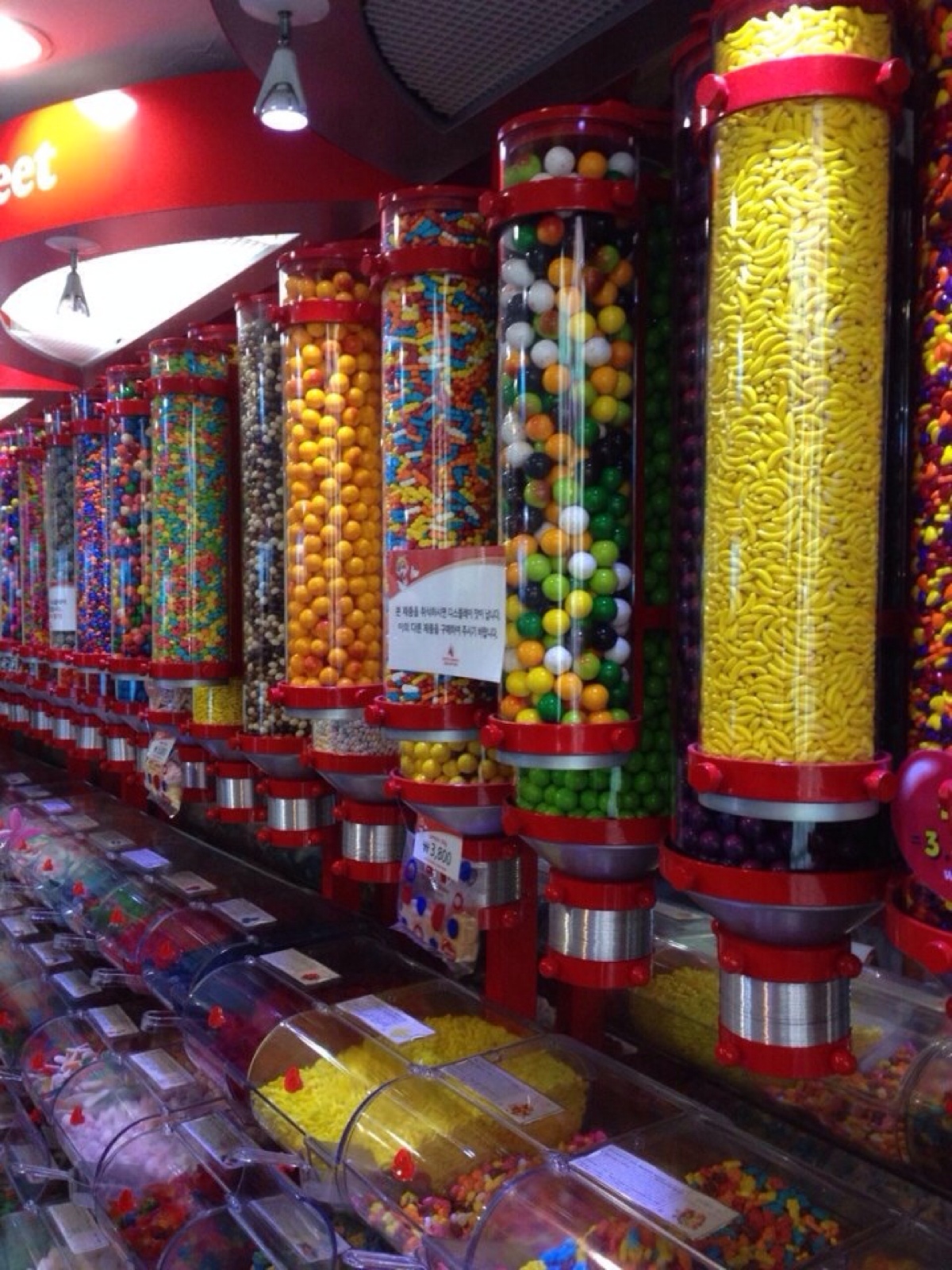 韩国的糖果店永远是五彩斑斓的