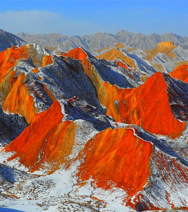 色彩班斓而称奇,享有"中国最美的七大丹霞地貌","世界十大神奇地理