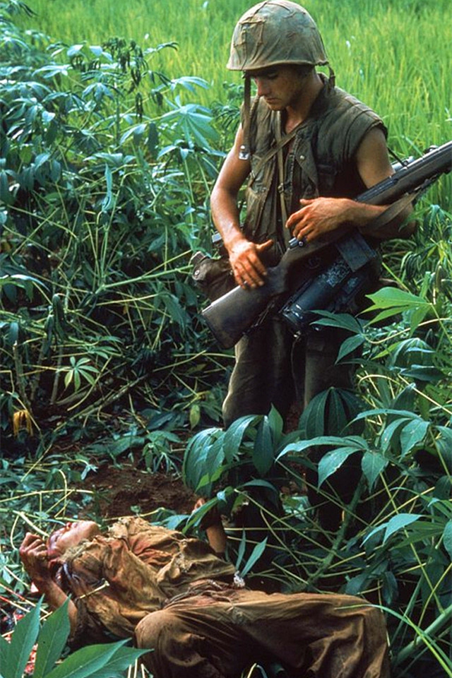 记录越战:莱瑞·伯罗斯 20世纪最伟大的战地…