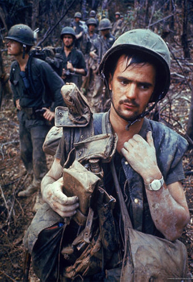 20世纪最伟大的战地摄影记者,他完整地记录了越南战争,其中的不少照片