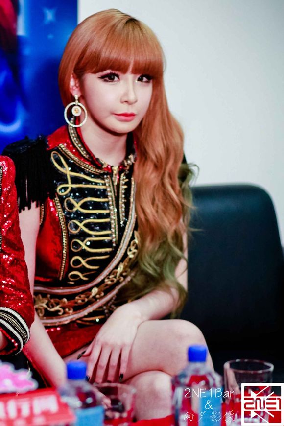 bom2ne1朴春2ne1