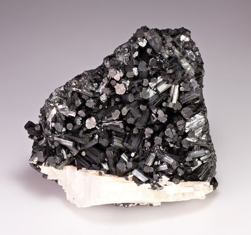 产自德国,水锰矿和重晶石的共生组合,水锰…-堆