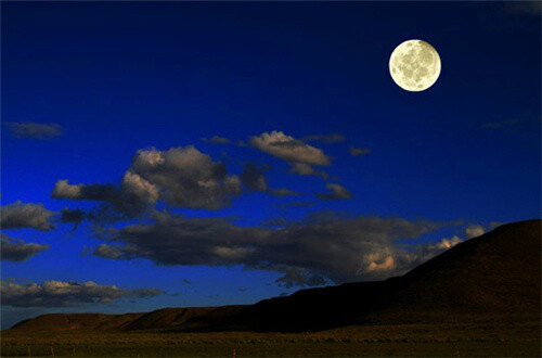 康西草原:在草原上看月亮 延庆康庄西部的"康西草原"是距离北京最近的