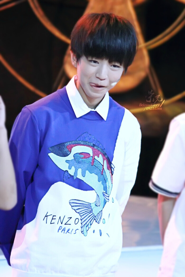 tfboys王俊凯 2014.8.28 年代秀.cr.logo