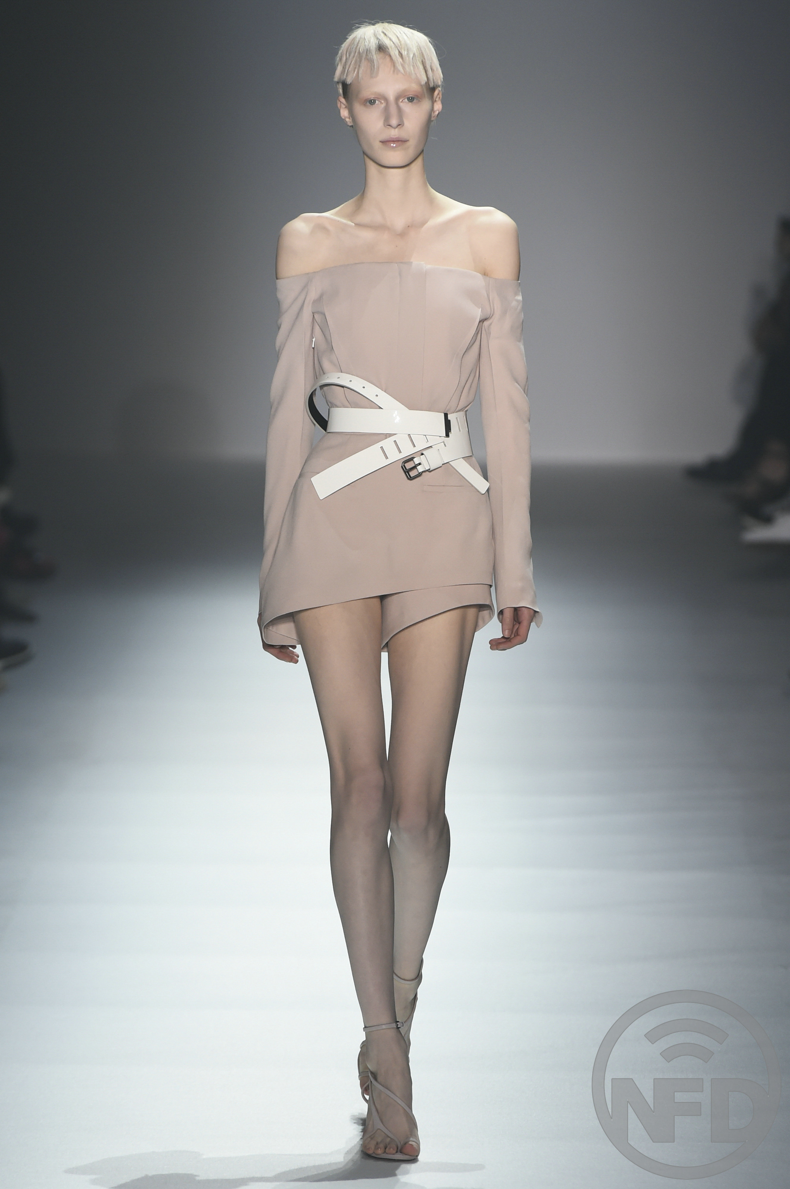 2015春夏巴黎女装时装周趋势速递--抹胸裙