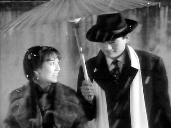 连发哥自己都说拍过这么多戏 最浪漫的还是上海滩雪夜中撑伞这一幕