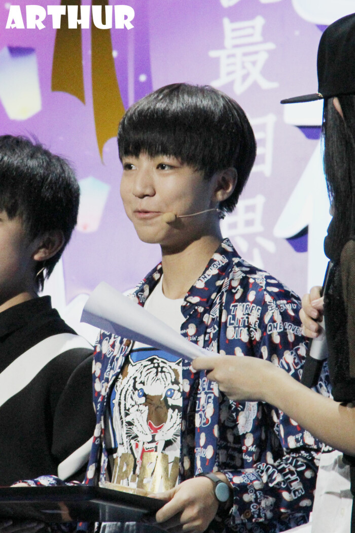 tfboys王俊凯 2014.9.3 湖南台中秋晚会彩排.cr:logo