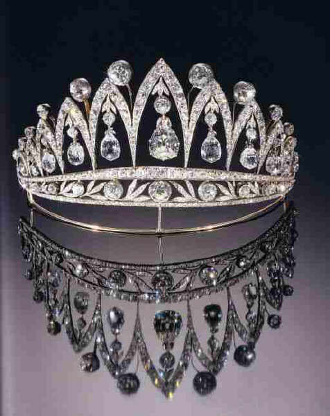 意大利王室的王冠,拍卖之后,下落不明。…-堆